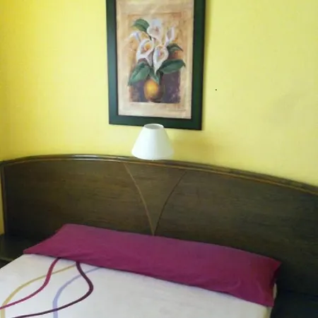 Ξενοδοχείο με διαμερίσματα Caleta Garden 2*